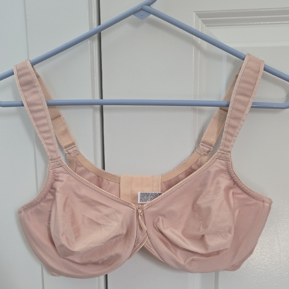 Good Condition Wacoal Bra, Nude Color, Size 38D